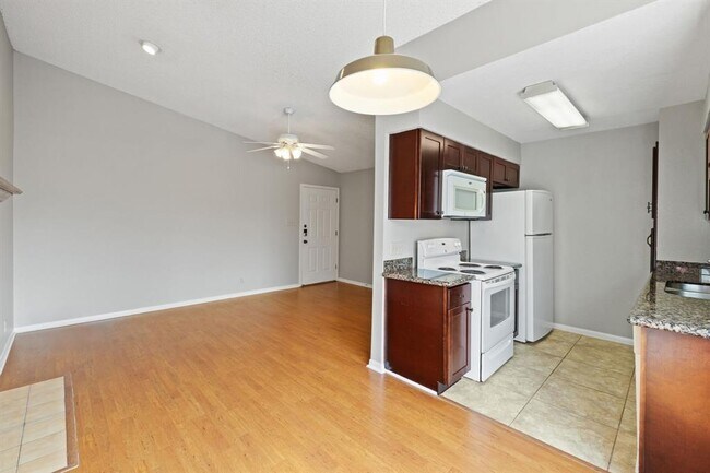 Building Photo - 203 E 31st St