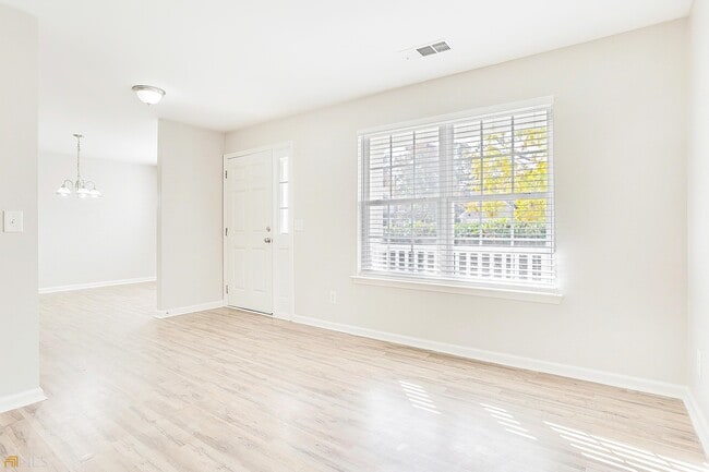 Building Photo - 6260 Whitetail Ct NW