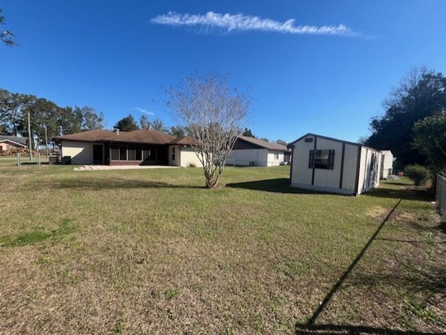 Building Photo - Beautiful 2-bedroom home with large, fence...