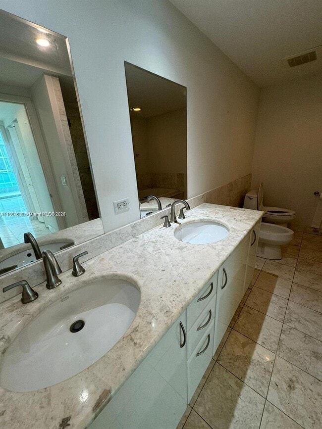 Building Photo - 1331 Brickell Bay Dr
