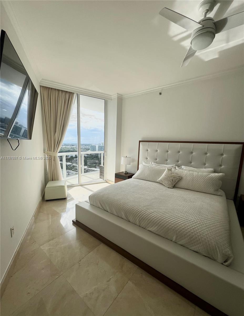 Building Photo - 15901 Collins Ave