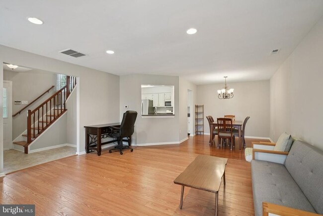 Building Photo - 505 Oliphant Ln