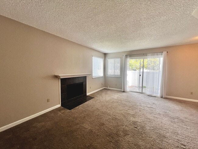 Building Photo - Charming 3-Bedroom Home in Desirable Rohne...