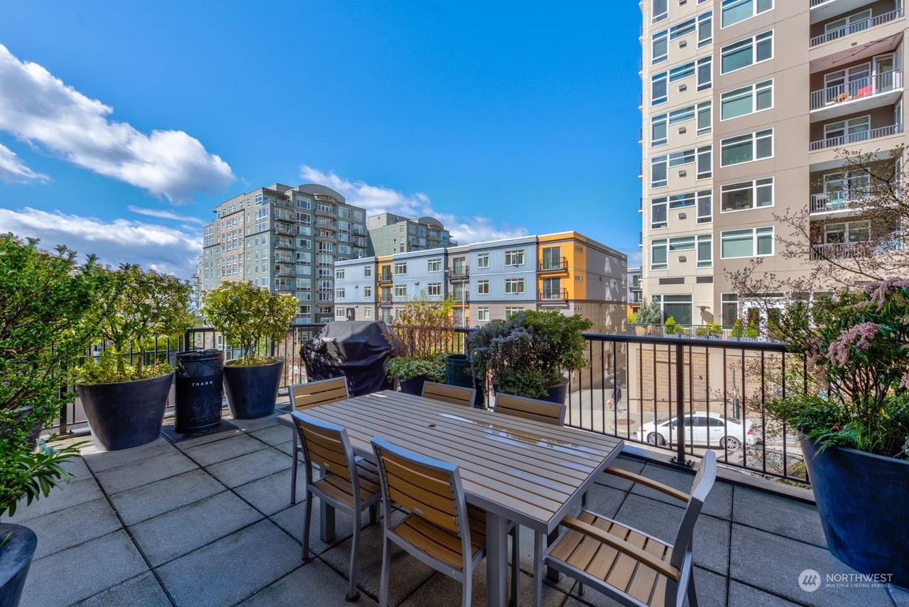 Building Photo - 2721 1st Ave