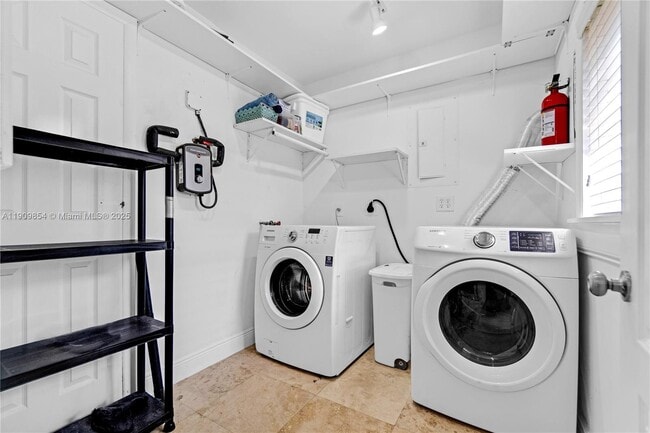 Building Photo - 3338 Taft St