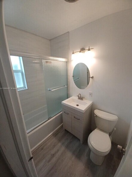 Building Photo - 3670 SW 20th St