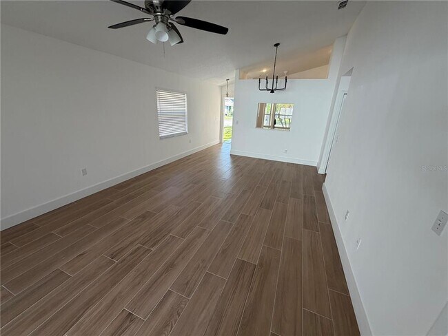 Building Photo - 4352 Sandhurst Dr