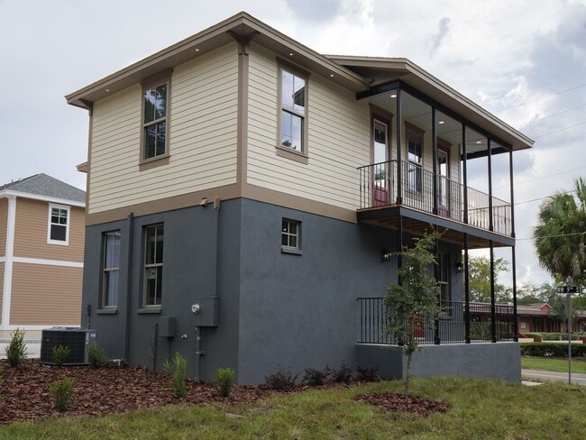 Building Photo - Thelma Lane - Luxury 5 Bedroom, 5 Bathroom House