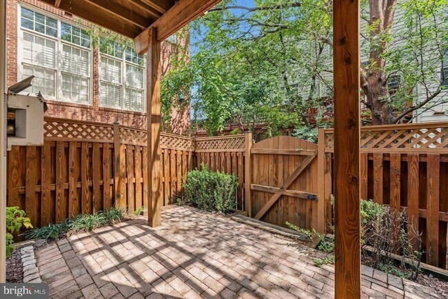 Building Photo - 5256 Bessley Pl