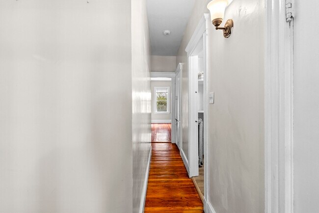 Building Photo - 27 Brinsley St