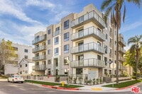 Building Photo - 2361 Fox Hills Dr