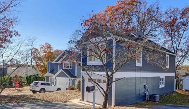 Building Photo - Cute 2-story home 2 bedroom 2 1/2 bath with a 1 car garage off Pisgah Church road NW Greensboro