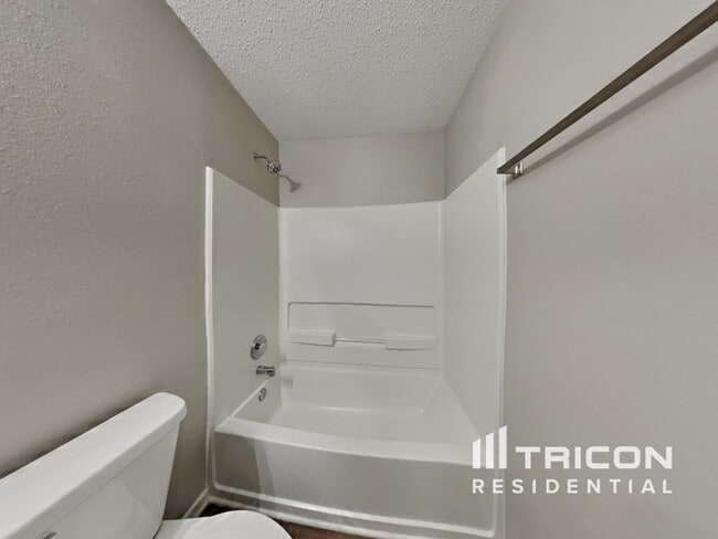 Building Photo - 8902 Hosta Way
