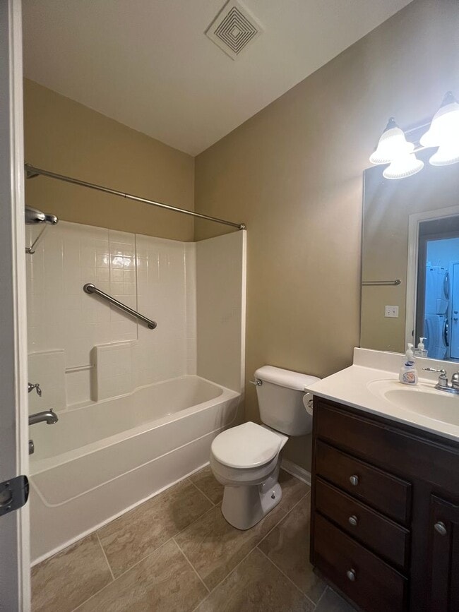 Building Photo - Home for Rent in the Desired Brookview Forest Subdivision