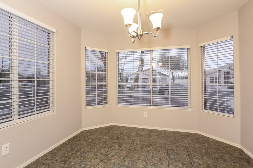 Building Photo - 7815 W Northview Ave