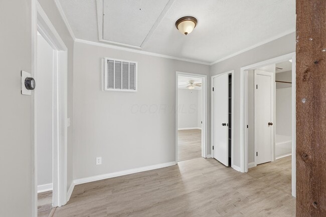 Building Photo - 566 E 10th St