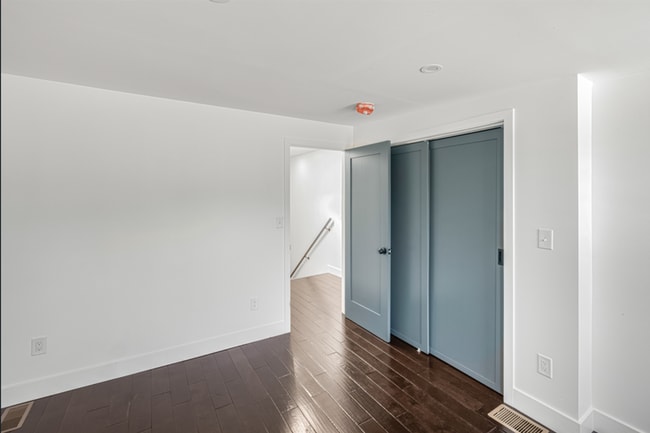 Building Photo - BEAUTIFULLY RENOVATED on the best block in Remington