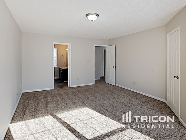 Building Photo - 10333 Liverpool Way