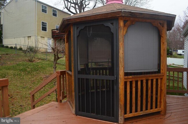 Building Photo - 267 Longford Ct