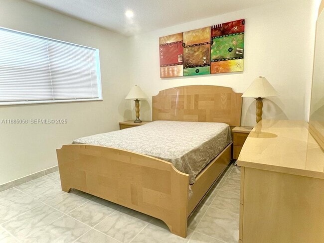 Building Photo - 5051 W Oakland Park Blvd