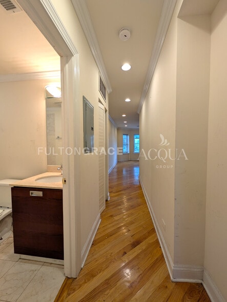 Building Photo - 6937 N Oakley Ave
