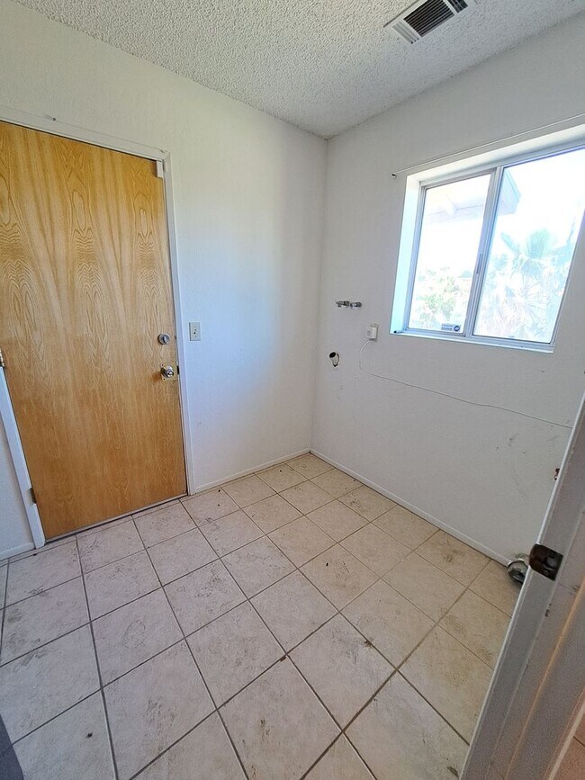 Building Photo - Don’t miss this wonderful opportunity to make this move-in-ready Phelan home yours!