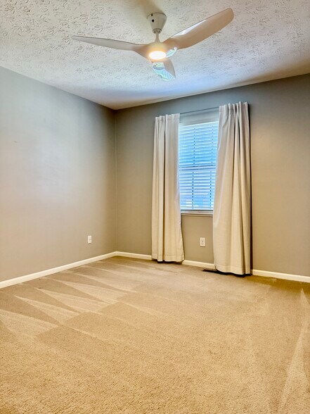 Building Photo - 3441 Laredo Dr