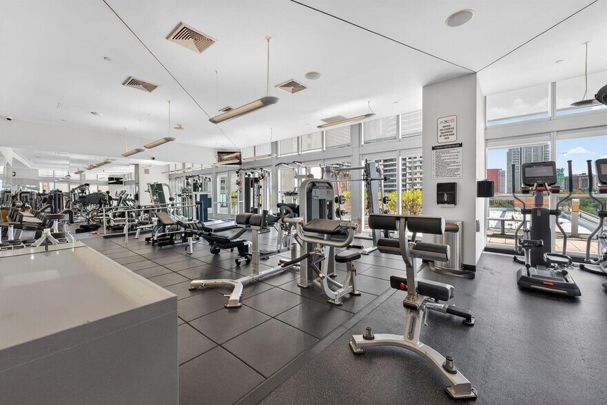 Building Photo - 1111 SW 1st Ave