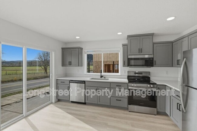 Building Photo - 810 S 19th St