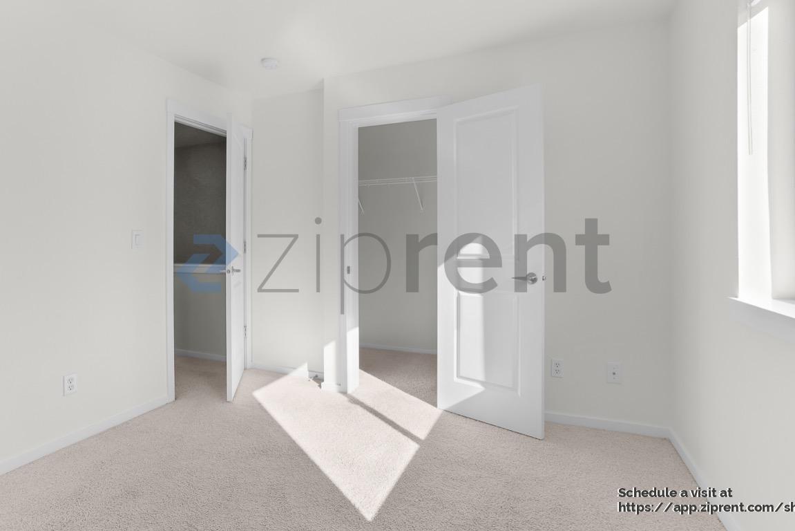 Building Photo - 10813 124th Ave NE