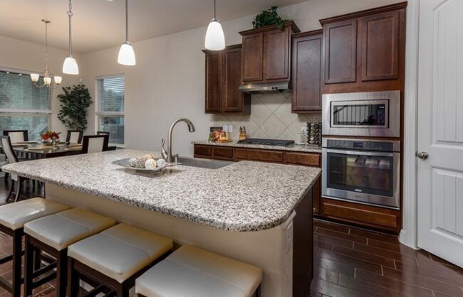 Building Photo - 3001 Tempe Dr