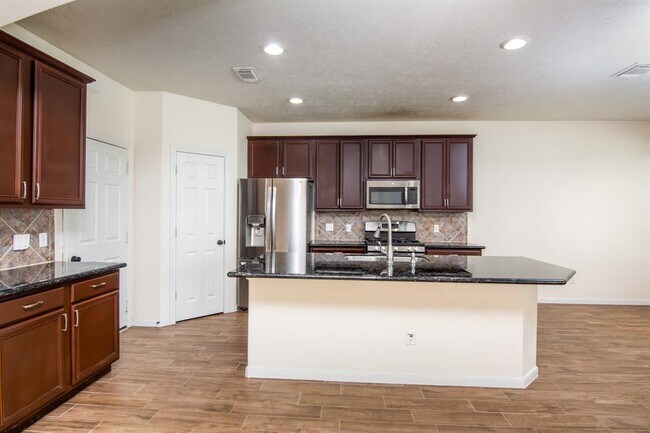 Building Photo - 147 Ledgestone Pl
