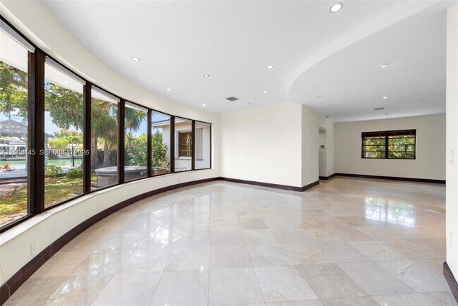 Building Photo - 540 S Shore Dr