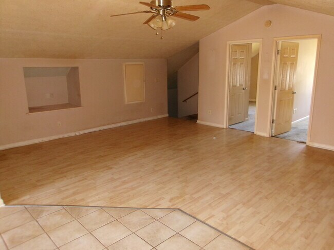 Building Photo - 452 Logansport Rd