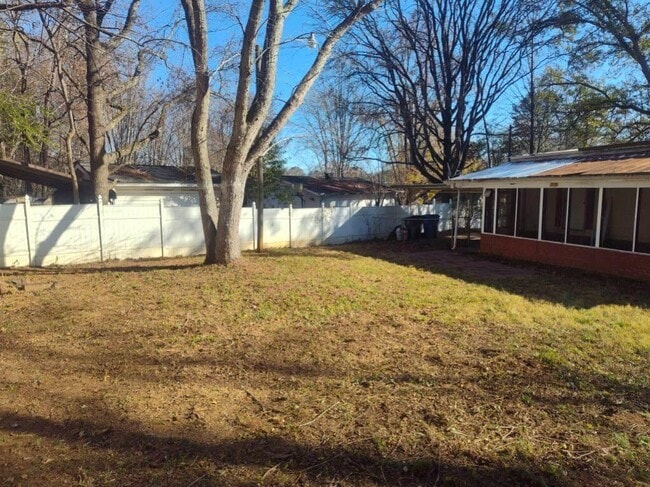 Building Photo - 12100 Lullingstone Rd