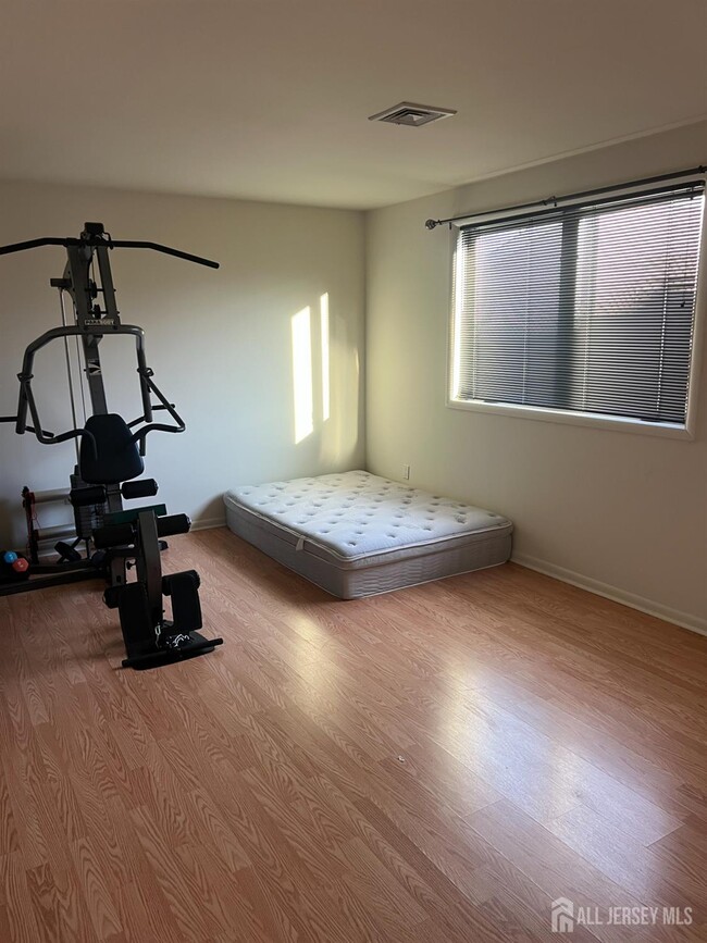 Building Photo - 9/11 New St