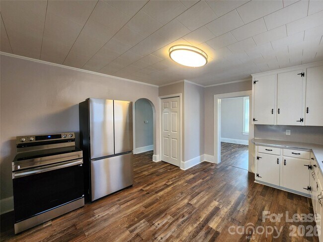 Building Photo - 127 Poplar St