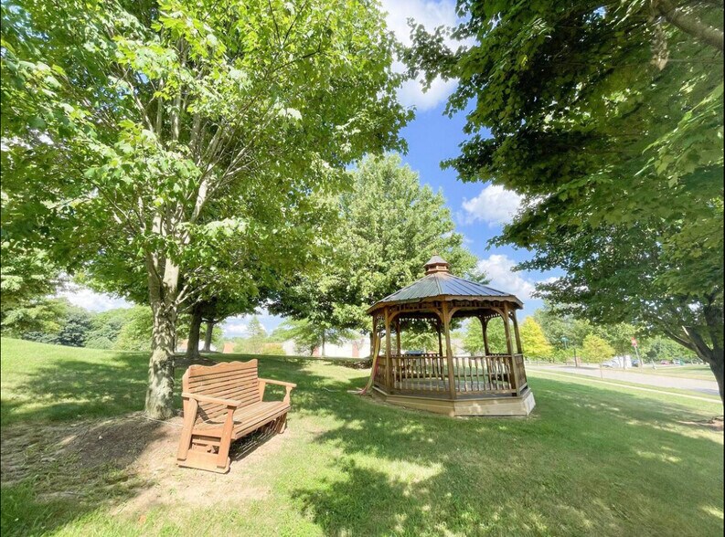 Building Photo - 1698 W Sunstone Dr