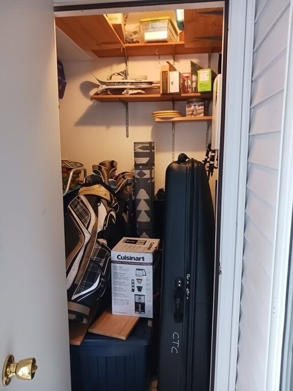 Building Photo - 10 Squire Ct