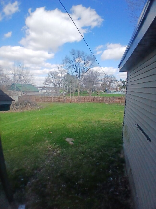 Building Photo - 1413 Labelle Ave