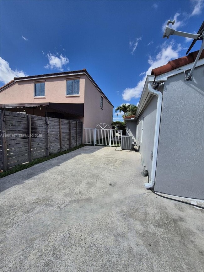 Building Photo - 16955 SW 142nd Pl