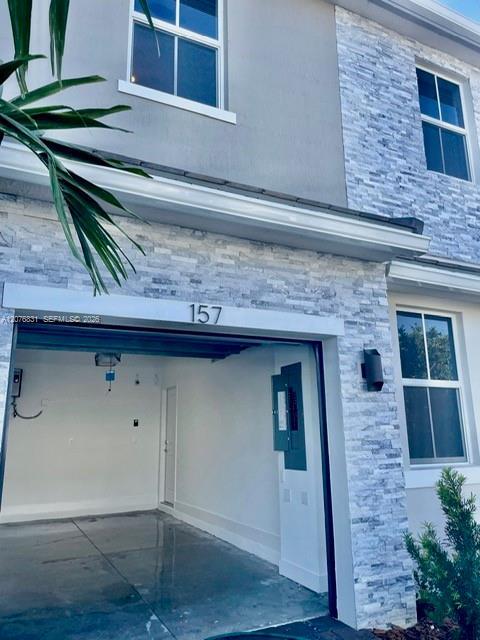 Building Photo - 157 SW 170th Ave