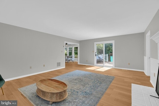 Building Photo - 7707 Lake Glen Dr
