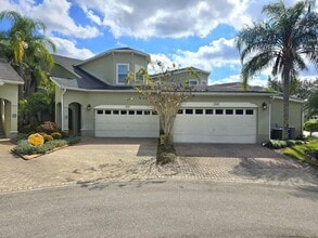 Building Photo - 3840 Serenade Ln