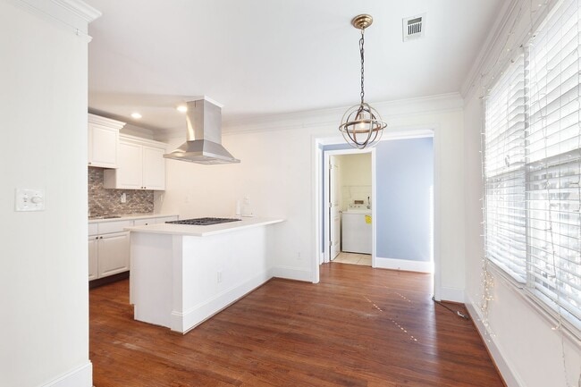 Building Photo - Updated 3/2 Bungalow w/ Large Backyard & M...