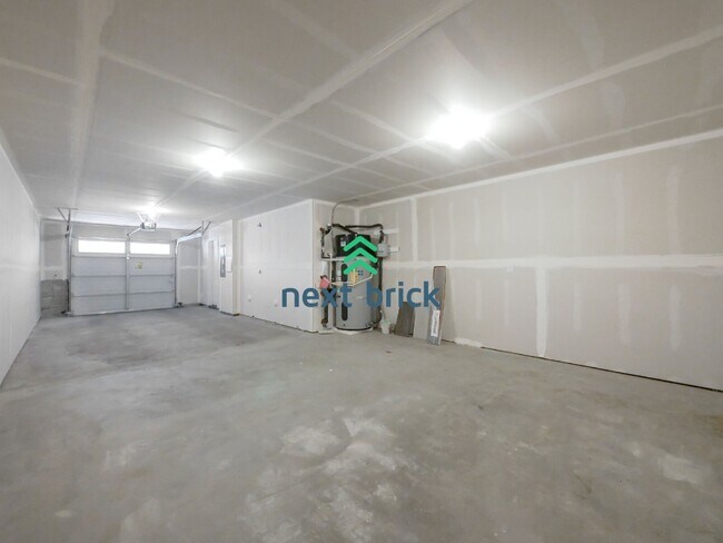 Building Photo - 3 Bed and 3 Bath Stunning Townhome is Available for Rent!