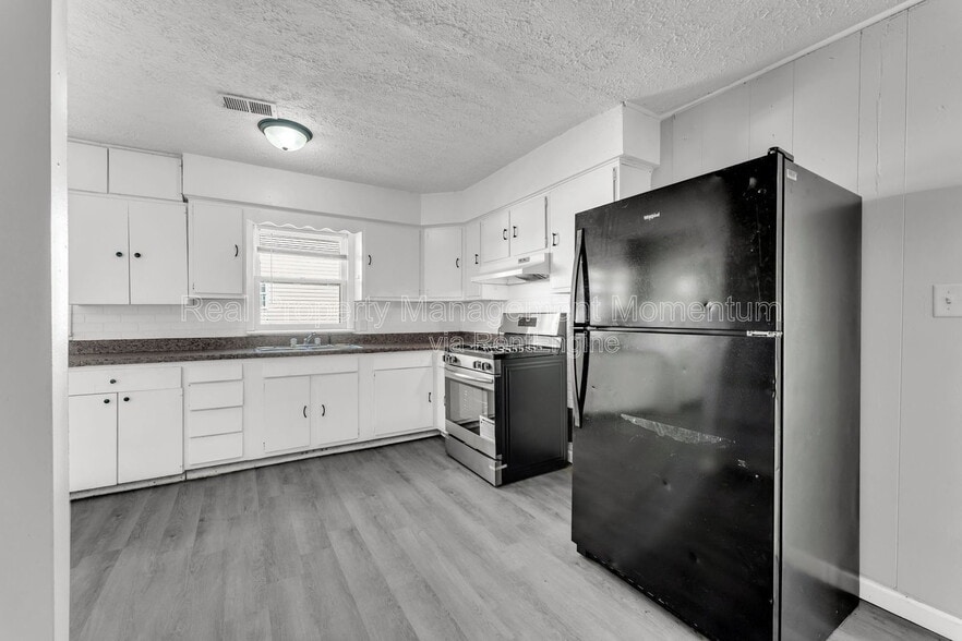 Building Photo - 2804 W Washita St