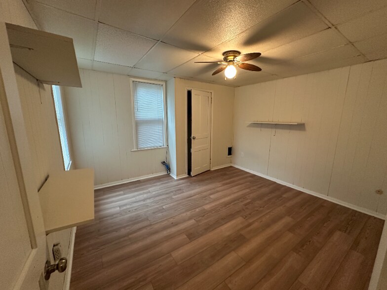 Building Photo - 148 S 17th St