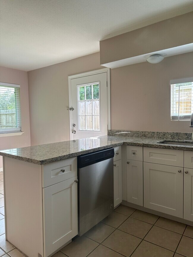 Building Photo - 1222 Ravenscourt Dr