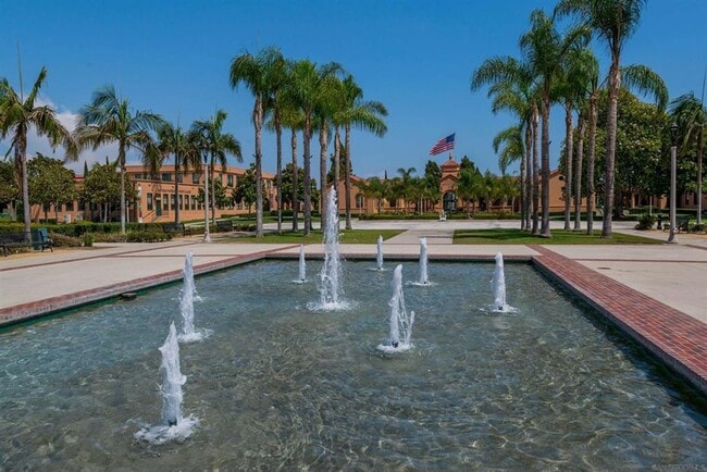 Building Photo - Gorgeous Townhome in Liberty Station!
